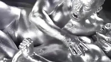 亚洲猛男浑身涂满颜料被猛操