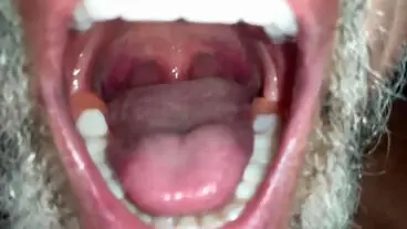 巨根老爹理查德·伦诺克斯将你缩小，任你徒劳逃窜